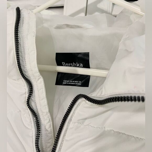 Bershka Unisex Lightweight White Puffer Jacket Size Medium - Picture 6 of 11